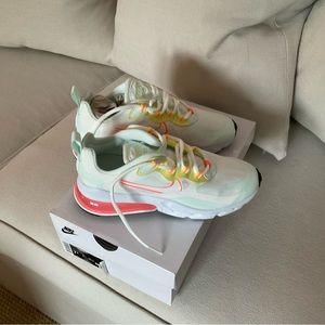 NWT NIKE AIR MAX 270 REACT SIZE 7.5 .